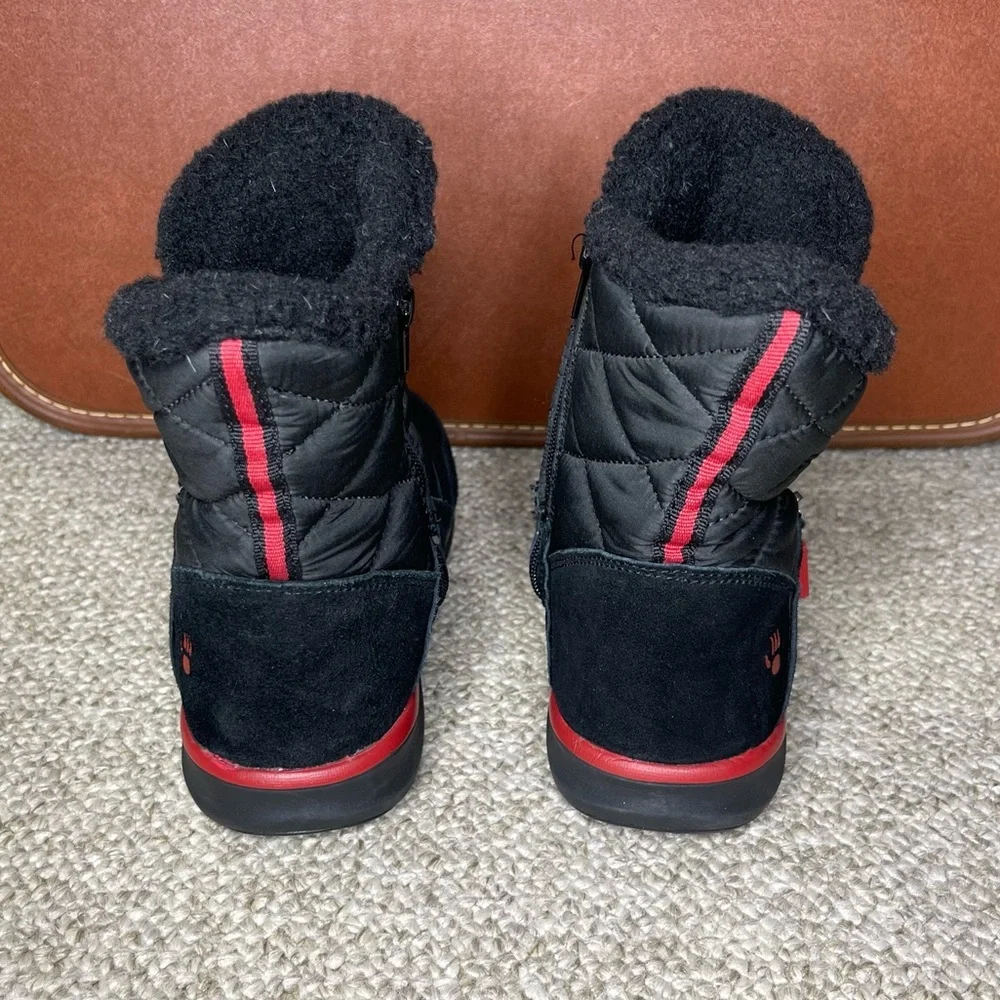 Bearpaw side zippered boots